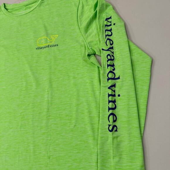 Vineyard Vines NWT Long Sleeve Performance Whale Graphic Shirt Men's Small Green - Picture 3 of 7